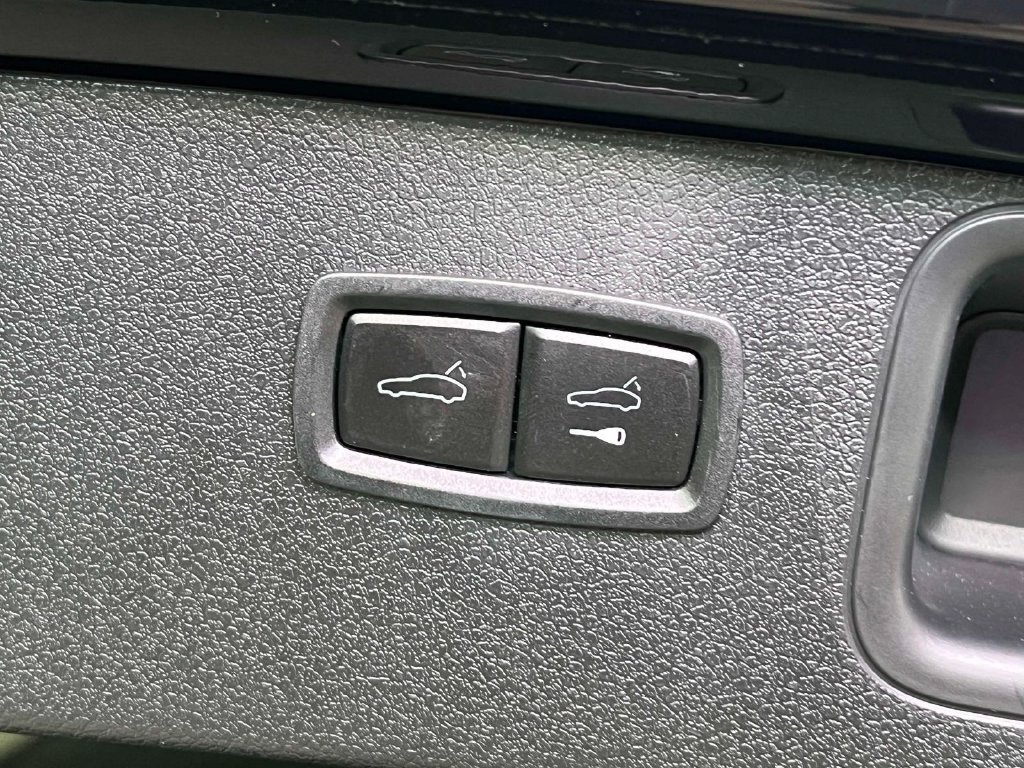 Used 2023 Porsche Macan AWD/4WD image 21