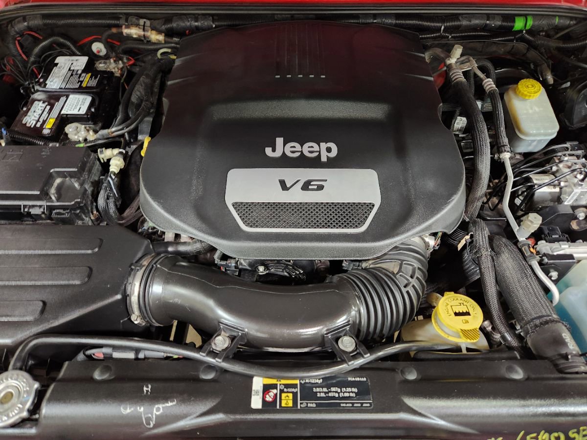 Used 2017 Jeep Wrangler Unlimited Sahara w/ Connectivity Group AWD/4WD image 49