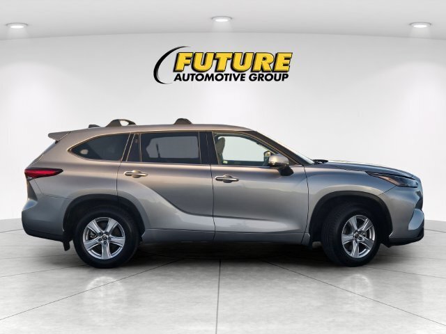 Certified 2022 Toyota Highlander LE AWD/4WD image 4