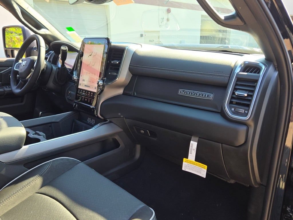 New 2026 RAM 2500 Laramie AWD/4WD image 16