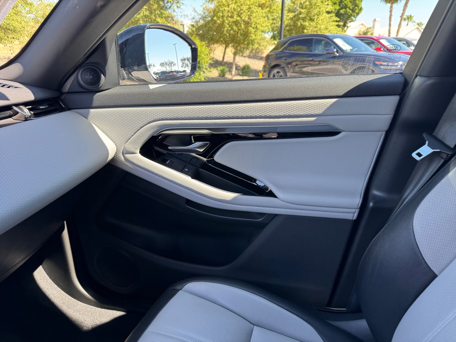 Used 2023 Land Rover Range Rover Evoque R-Dynamic S image 16