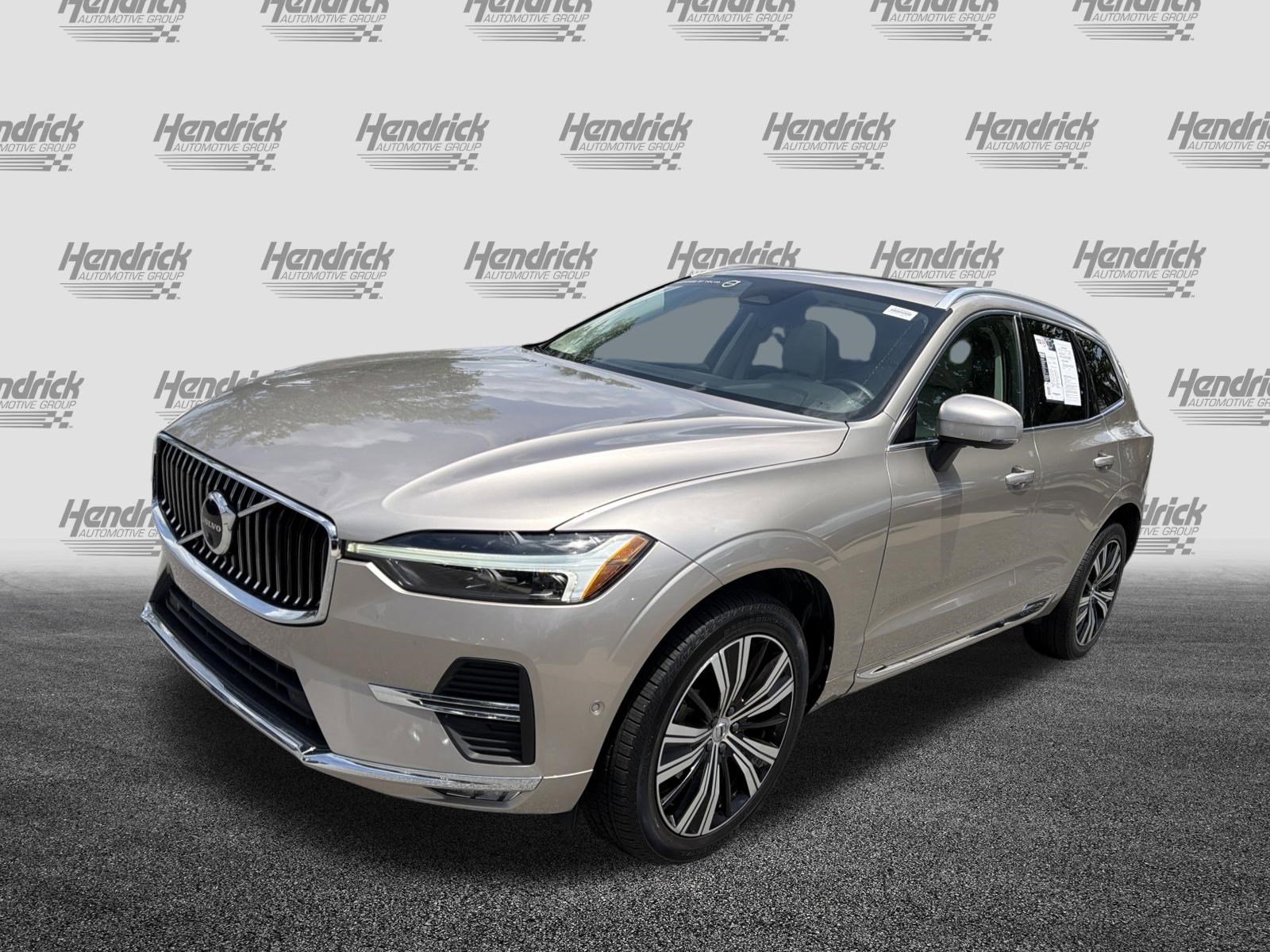 Certified 2023 Volvo XC60 B5 Plus AWD/4WD image 5
