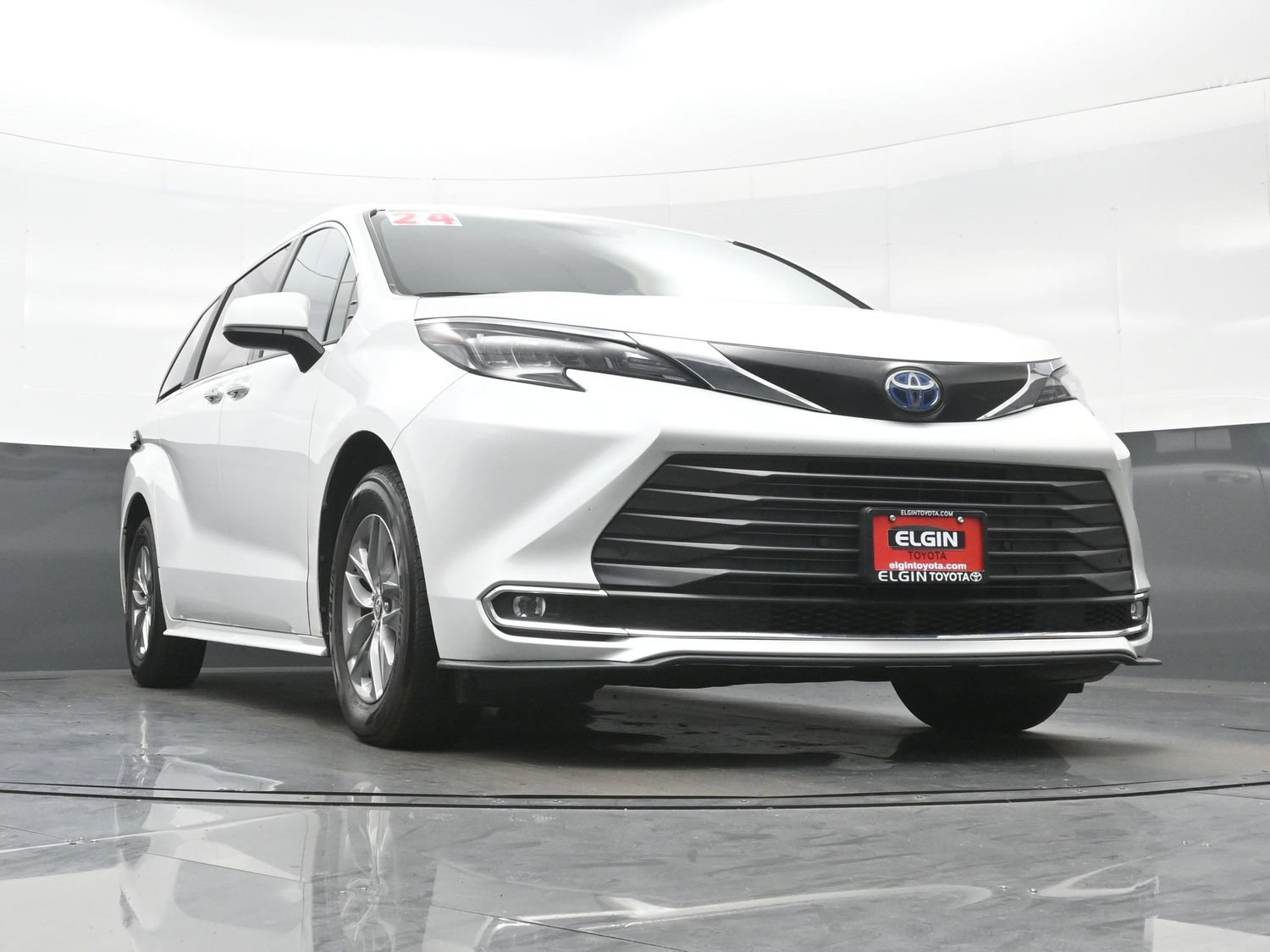 Used 2024 Toyota Sienna XLE AWD/4WD image 28