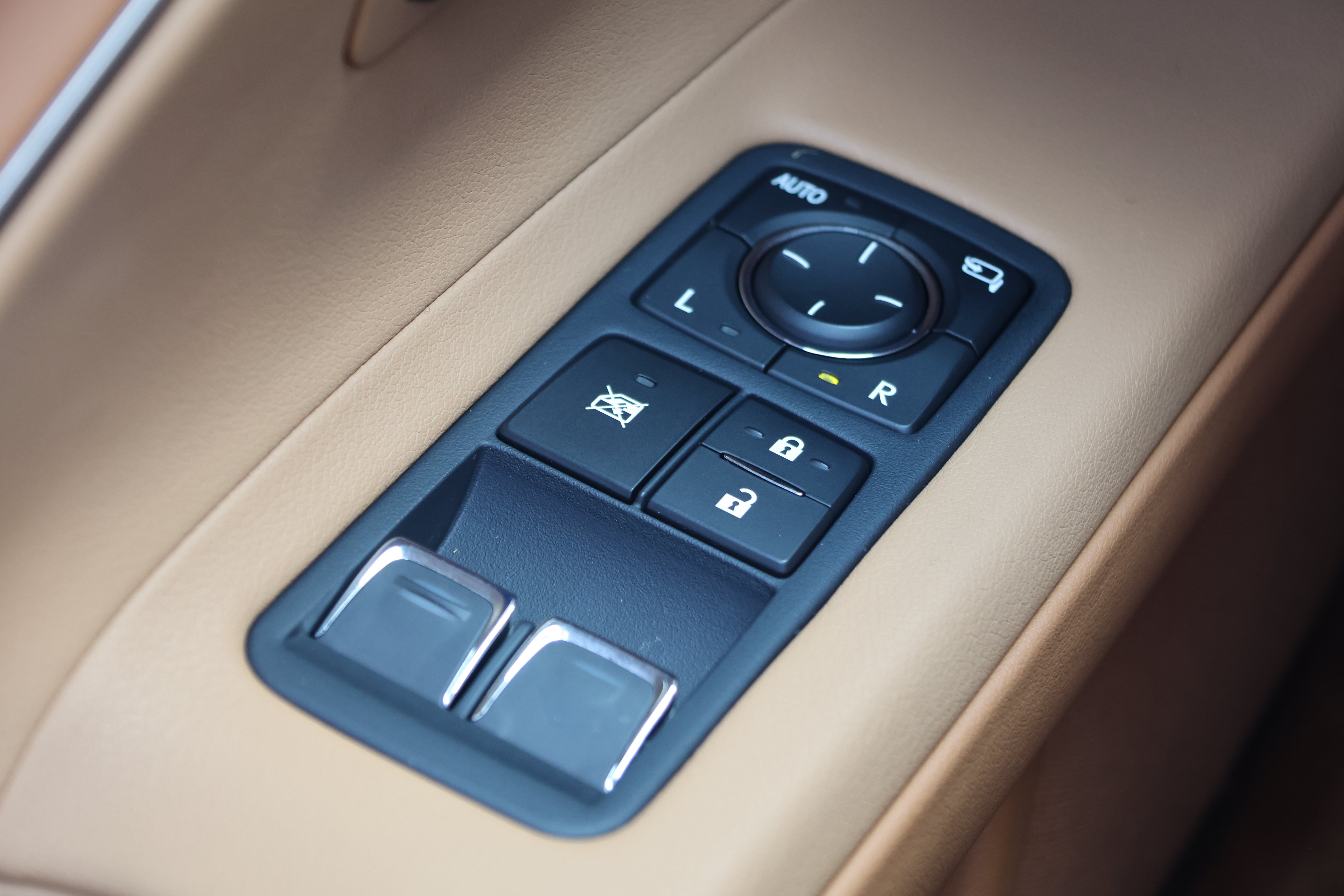 Used 2021 Lexus LC 500 Convertible w/ Touring Package RWD image 14