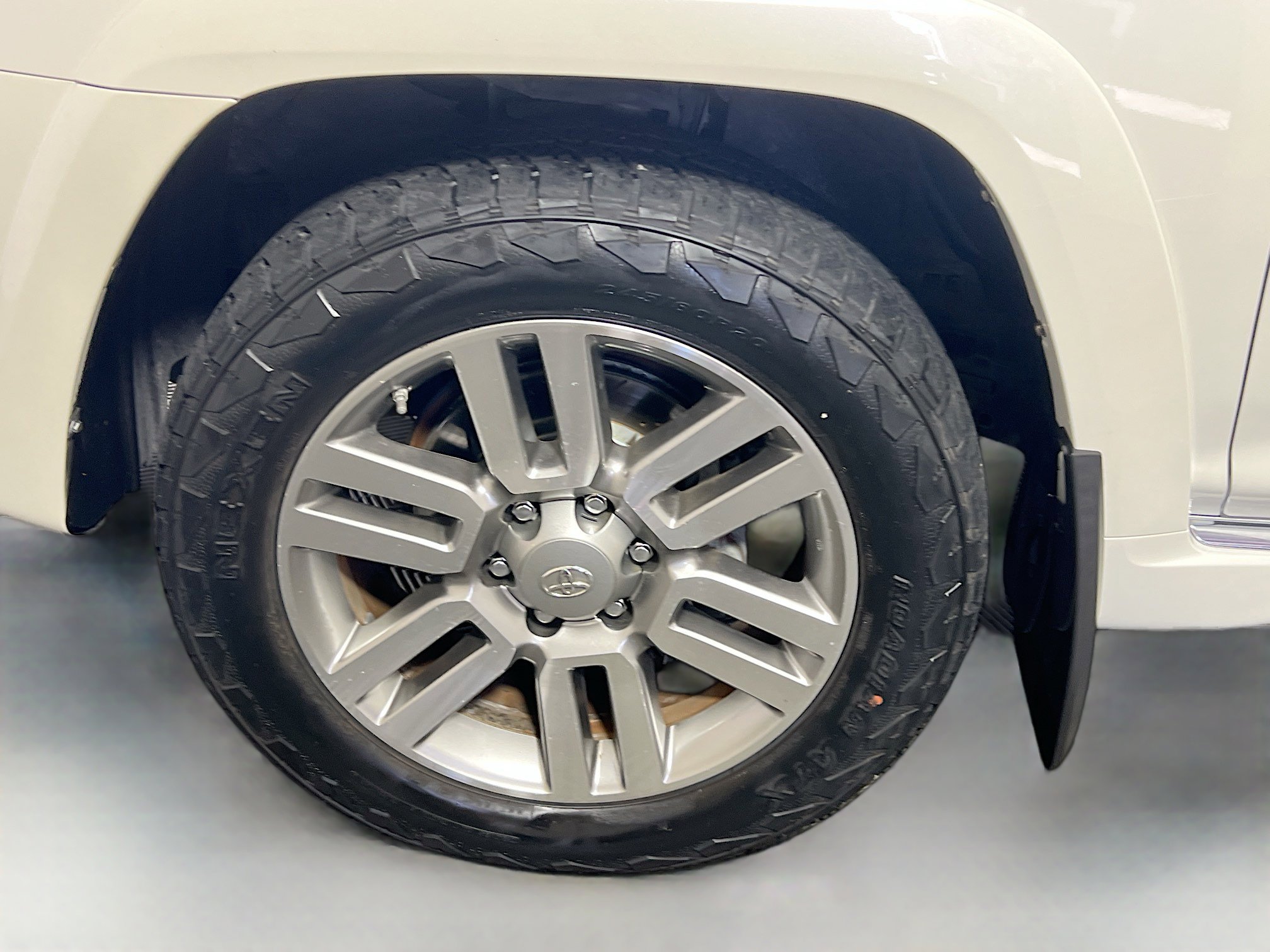 Used 2013 Toyota 4Runner Limited image 13