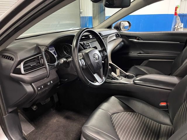 Used 2019 Toyota Camry SE w/ Convenience Package FWD image 20