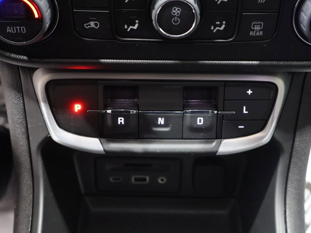 Used 2024 GMC Terrain SLT AWD/4WD image 33