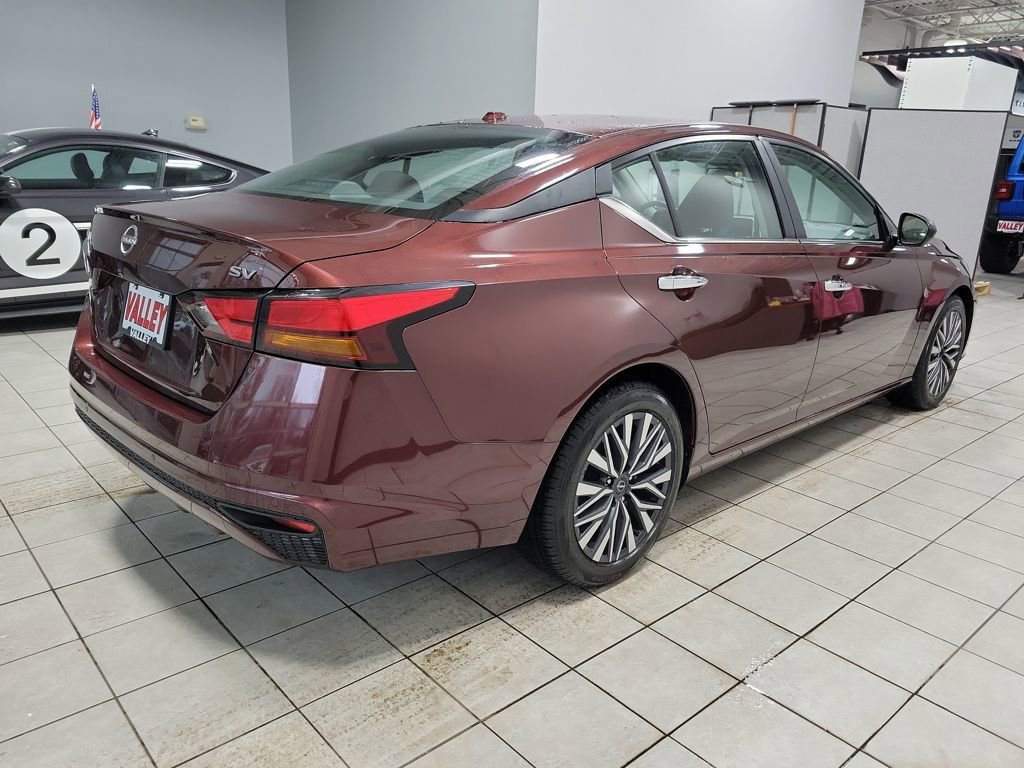 Used 2024 Nissan Altima 2.5 SV image 11