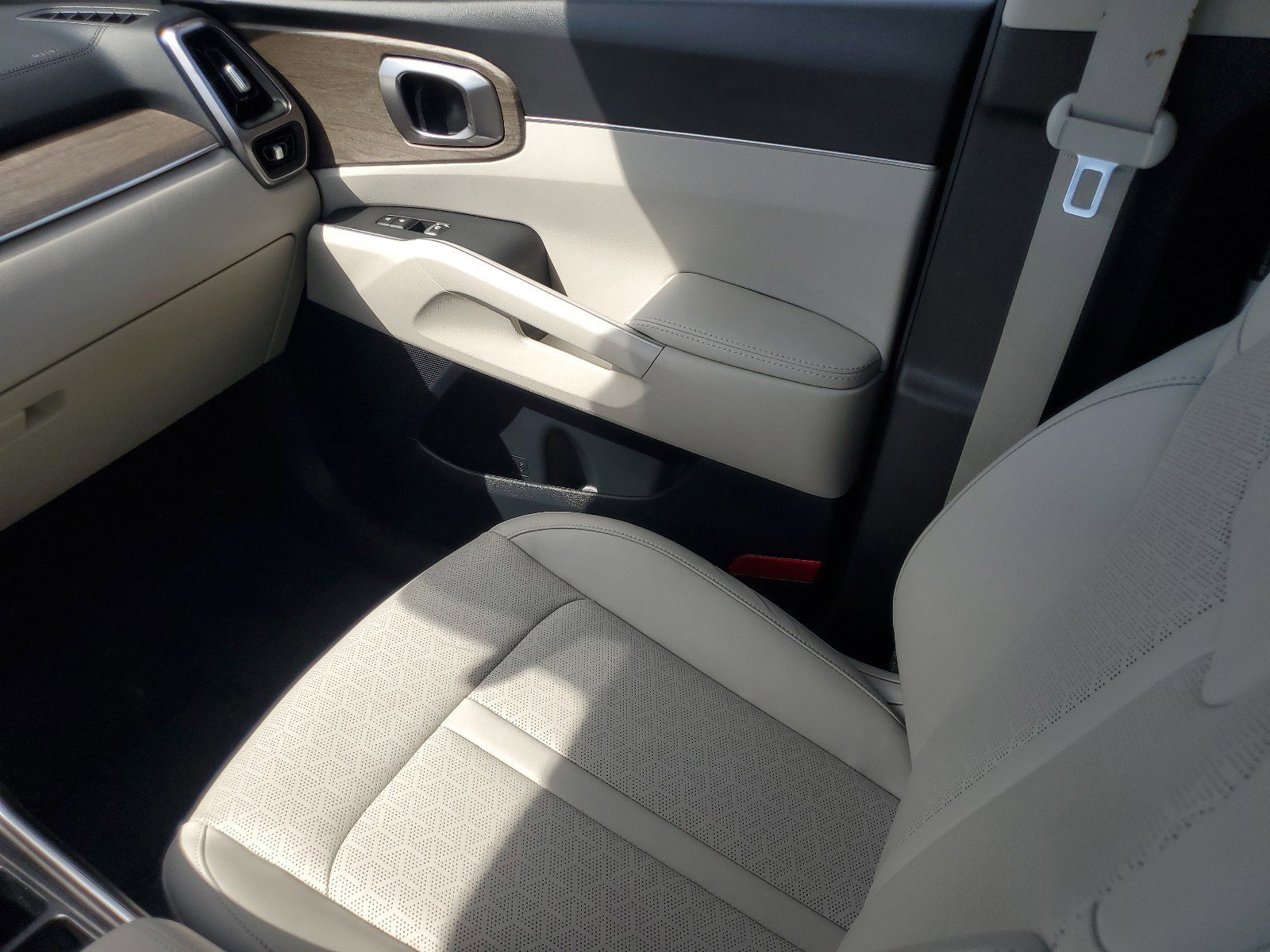 Used 2023 Kia Sorento S image 12