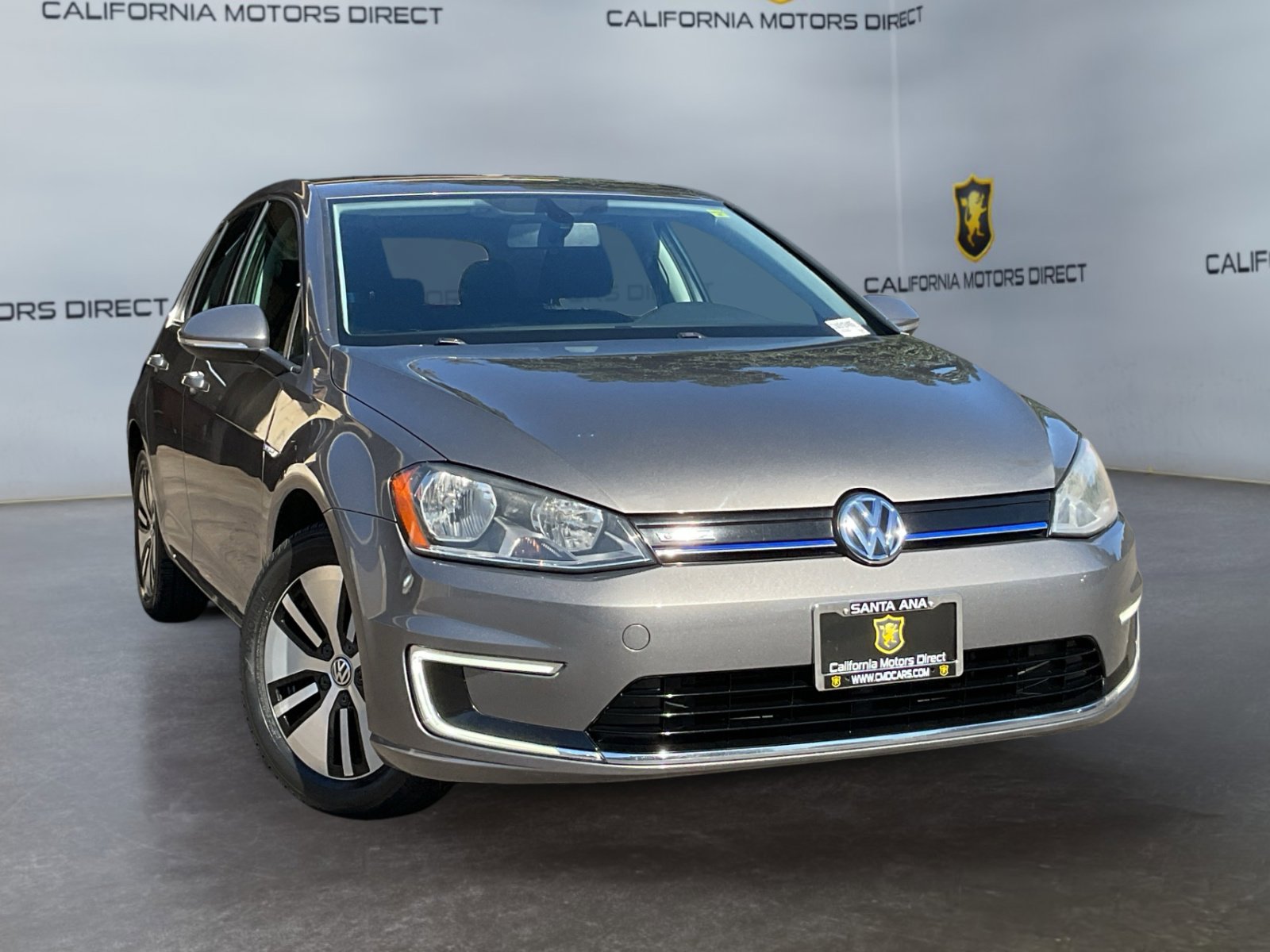 Used 2016 Volkswagen e-Golf SE w/ DC Fast Charging Package image 3