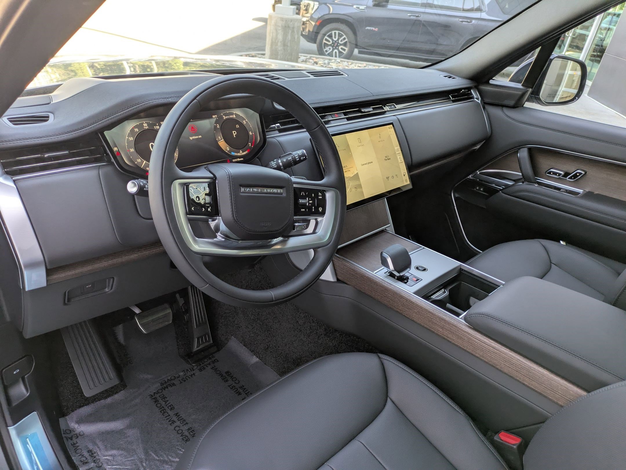 New 2025 Land Rover Range Rover Long Wheelbase SE image 14