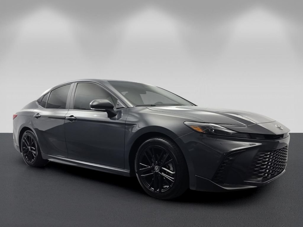 Used 2025 Toyota Camry SE FWD image 1
