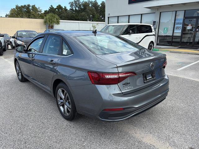 Used 2022 Volkswagen Jetta SE image 4