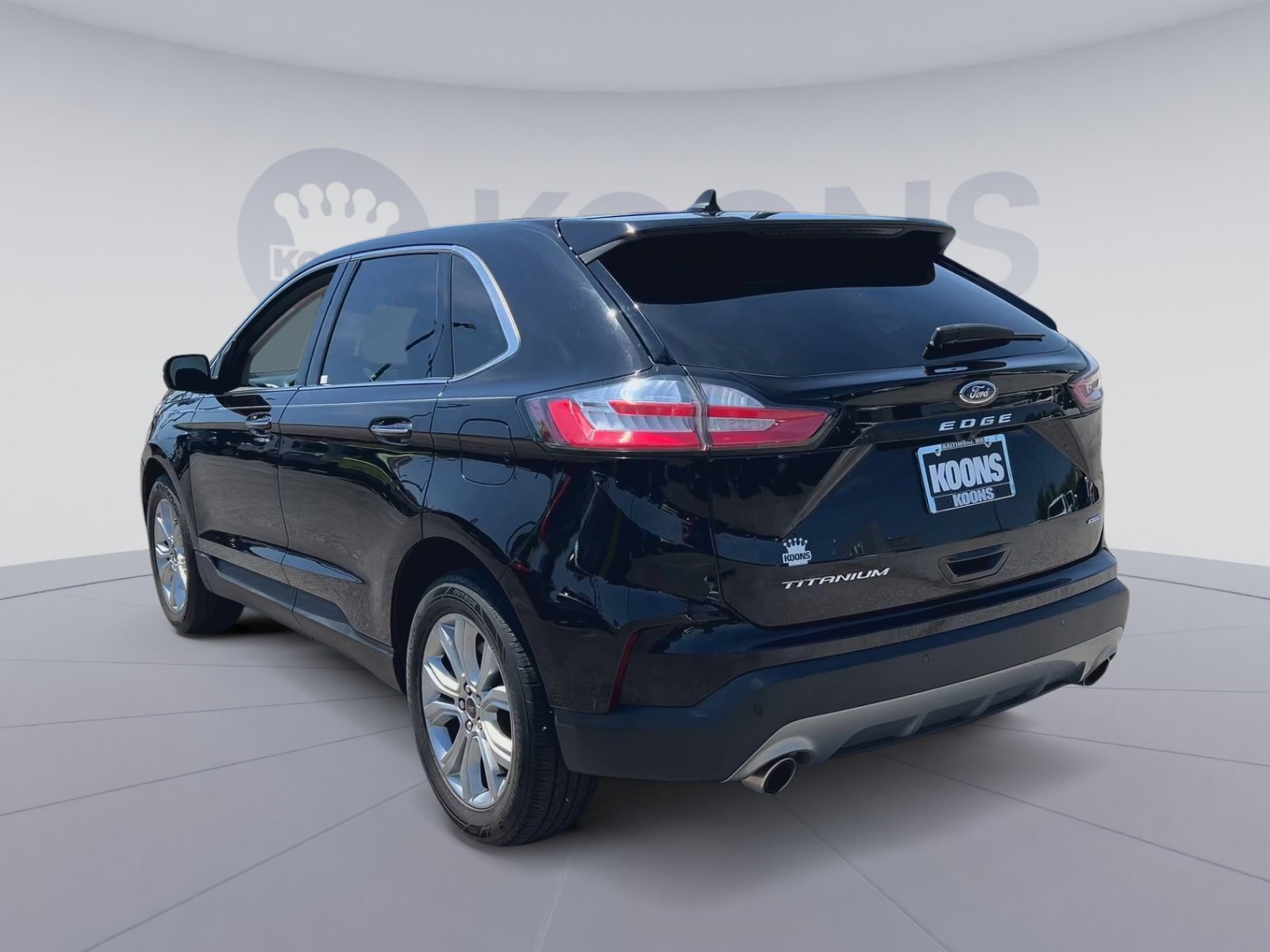 Used 2023 Ford Edge Titanium w/ Cargo Accessory Package AWD/4WD image 10