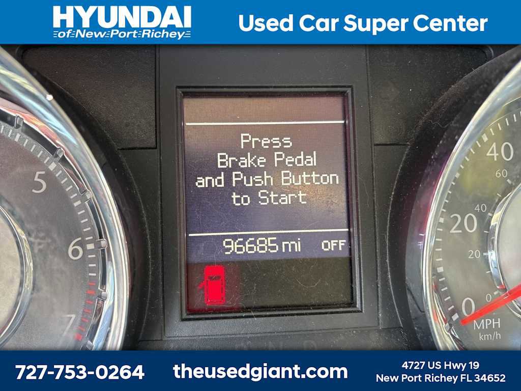 Used 2014 Chrysler Town & Country Touring-L image 13