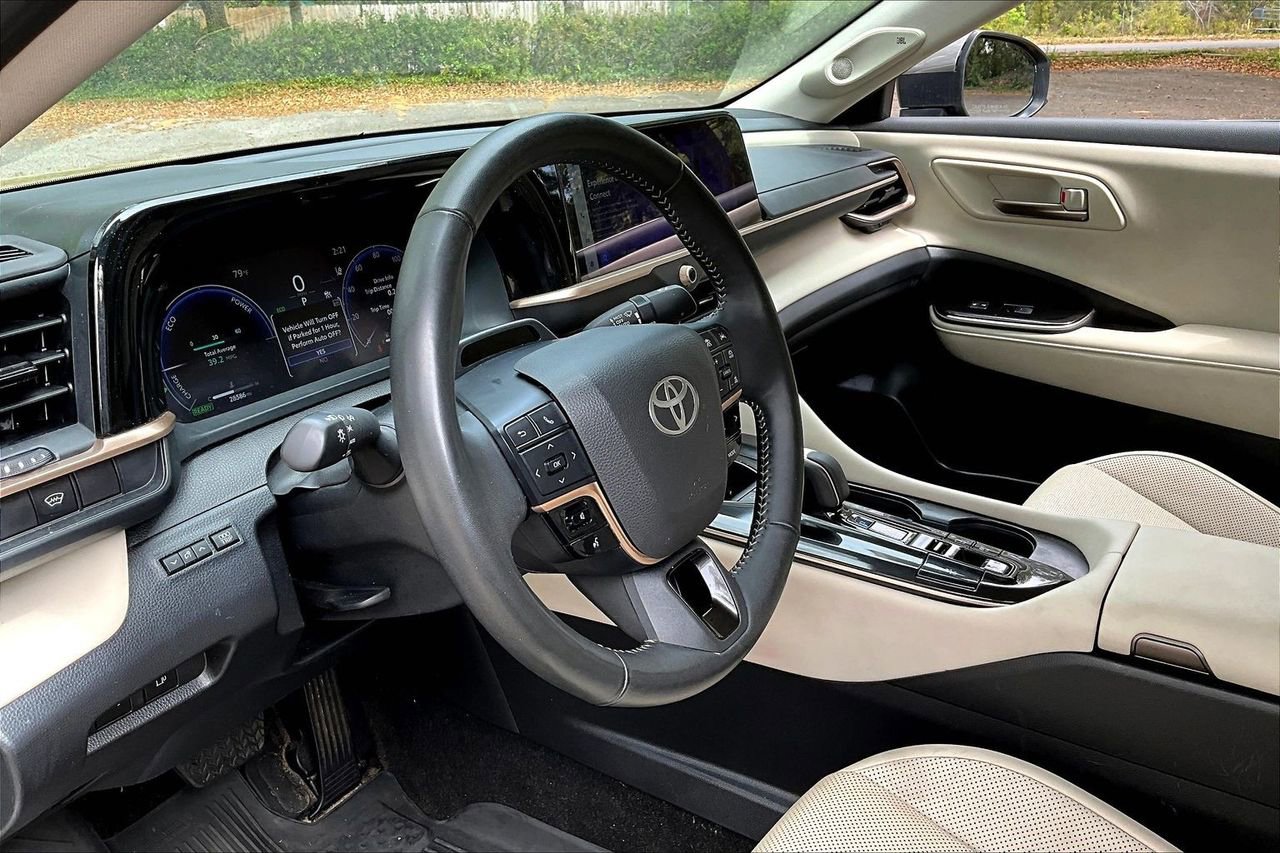 Used 2025 Toyota Crown Limited w/ Advanced Technology Package AWD/4WD image 14