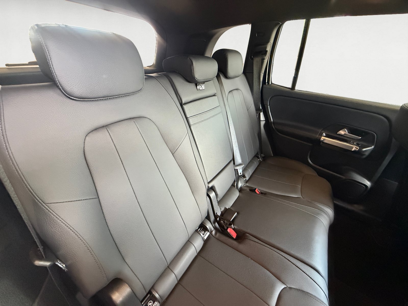 Used 2025 Mercedes-Benz GLB 250 image 18