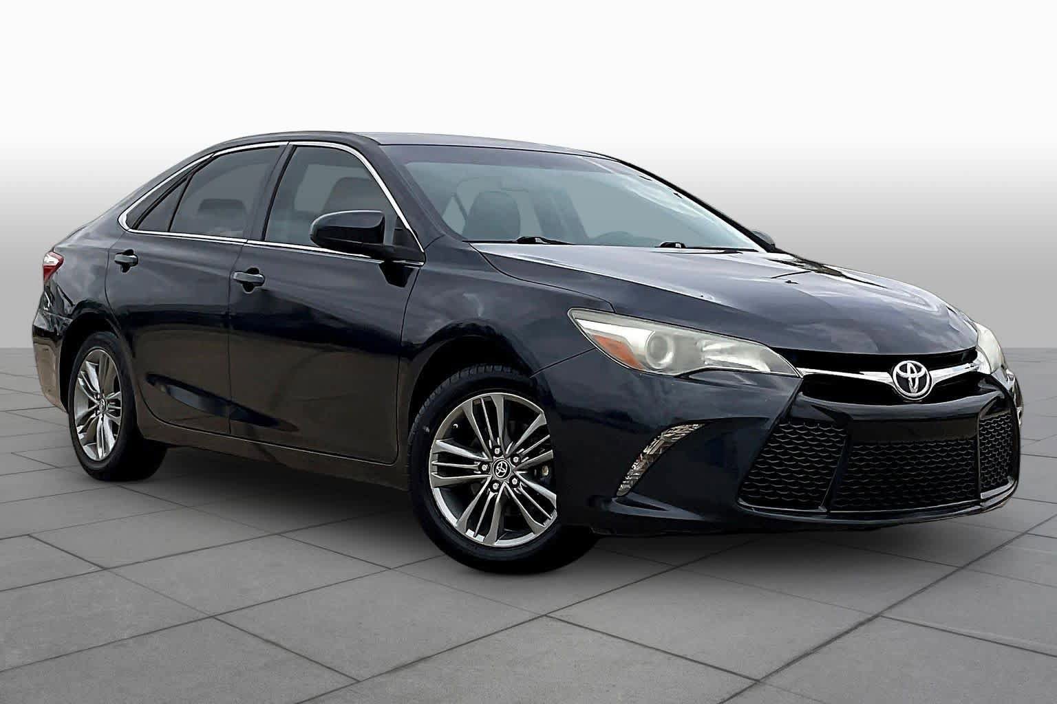 Used 2017 Toyota Camry LE image 3