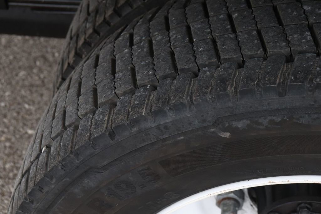 Used 2020 Isuzu NPR image 43