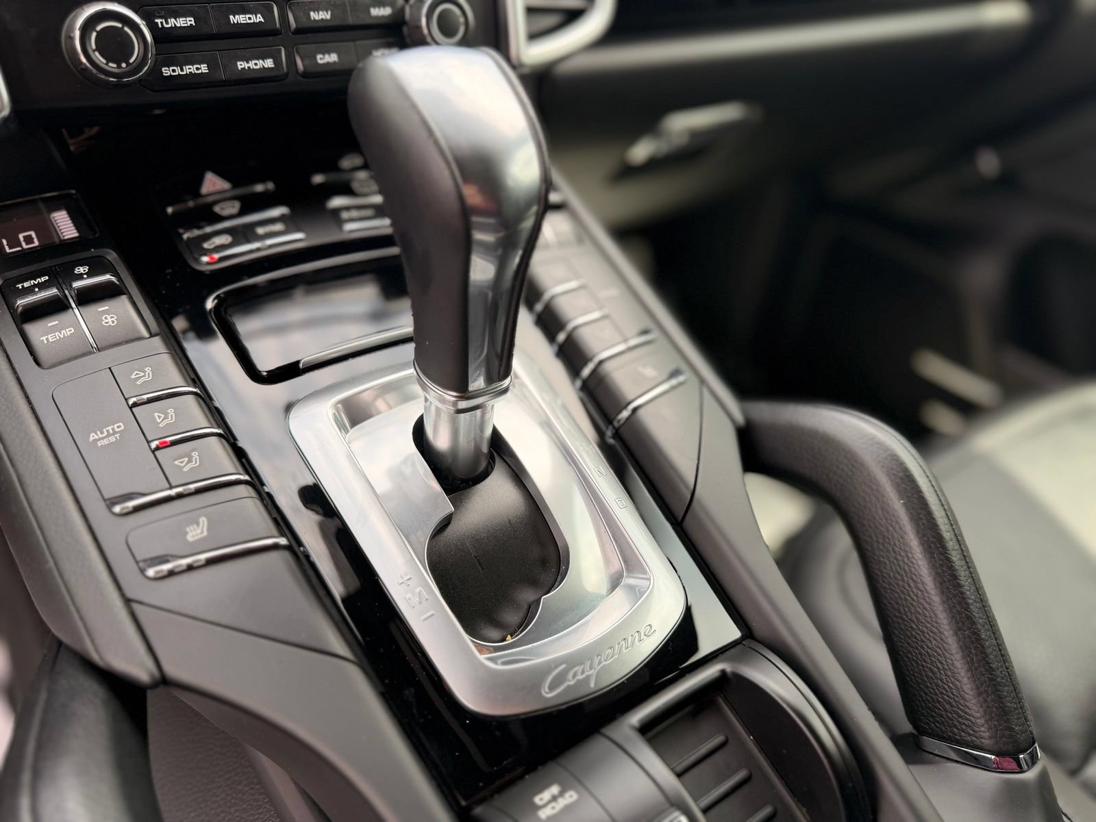 Used 2018 Porsche Cayenne AWD/4WD image 26
