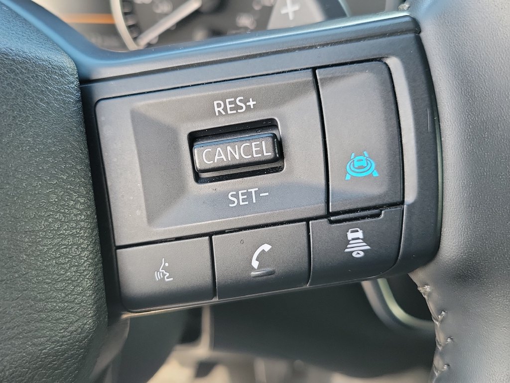 Used 2025 Nissan Rogue SV AWD/4WD image 29