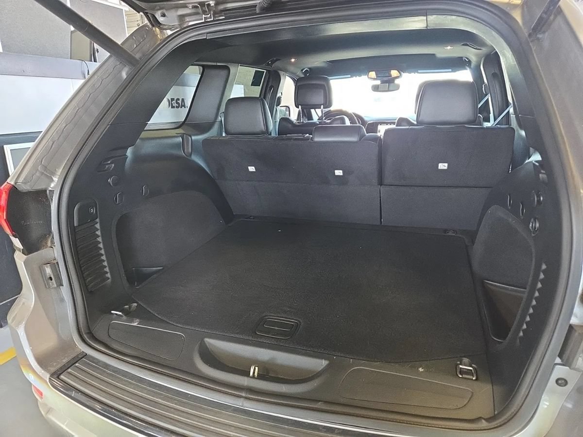 Used 2018 Jeep Grand Cherokee Altitude RWD image 12