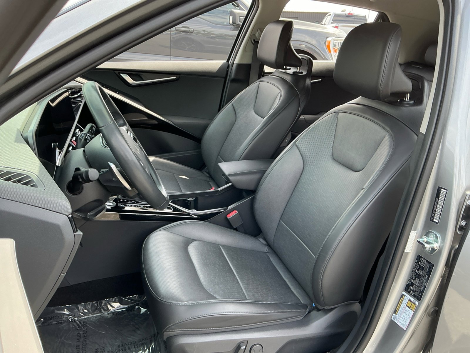 Used 2024 Kia Niro SX image 18