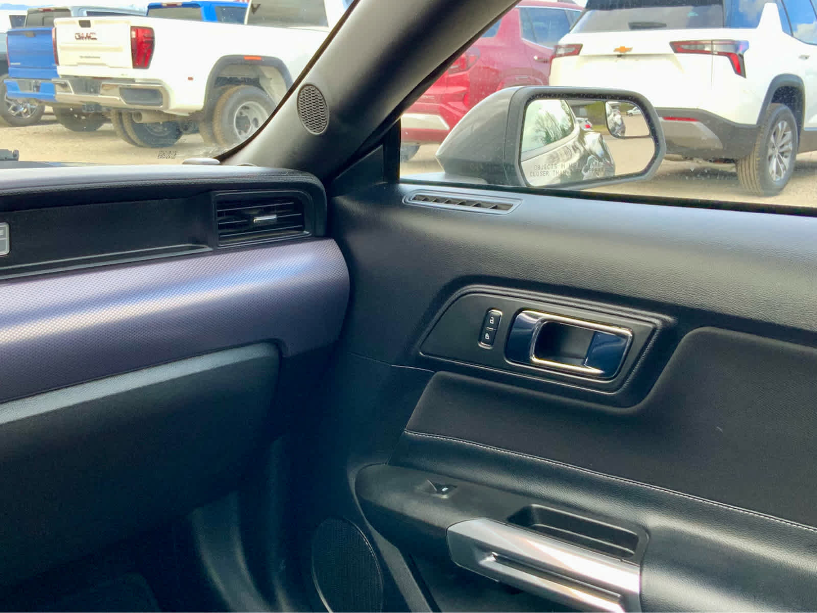 Used 2017 Ford Mustang Coupe image 24