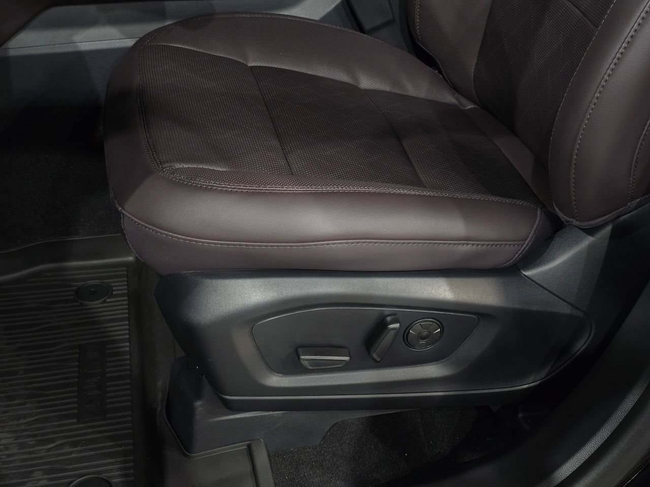 New 2026 Ford Explorer Platinum image 20