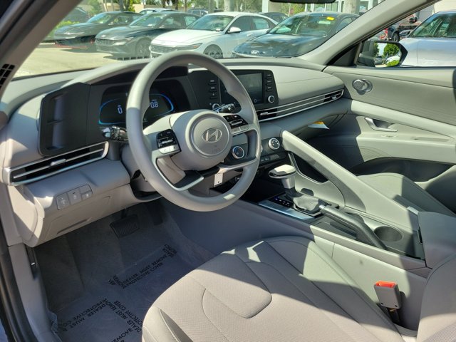 Certified 2026 Hyundai Elantra SE w/ Cargo Package FWD image 12
