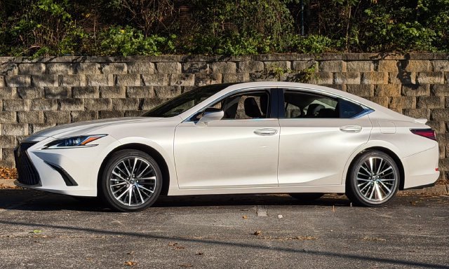 Certified 2024 Lexus ES 350 w/ Premium Package FWD image 13