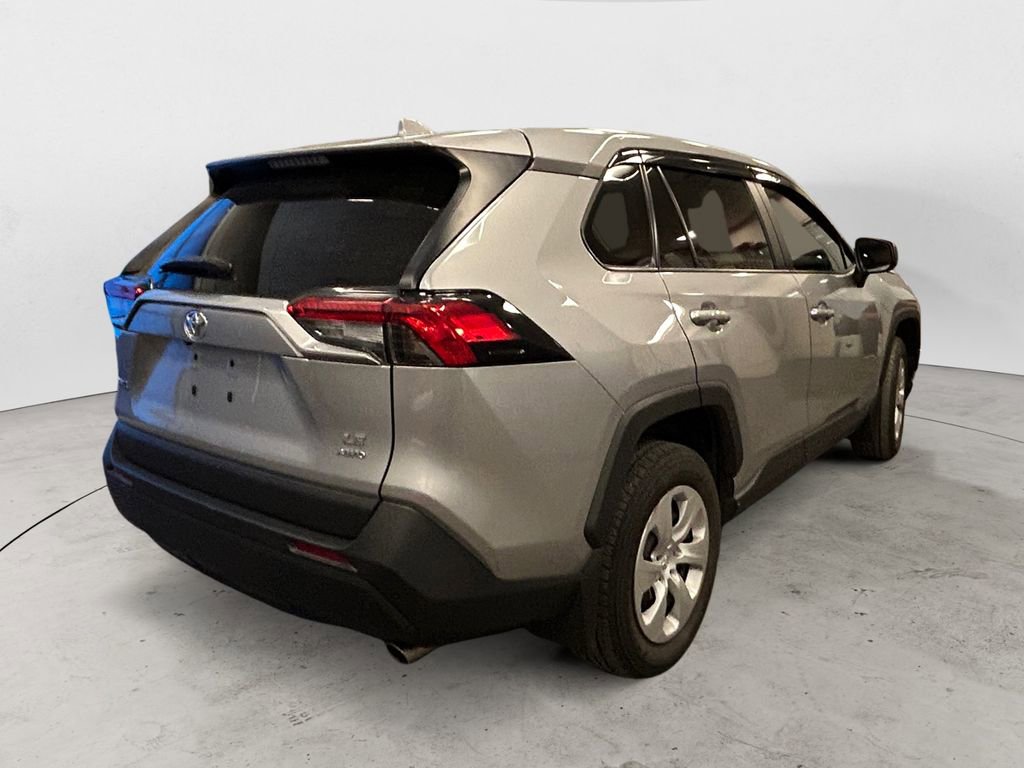 Used 2024 Toyota RAV4 LE AWD/4WD image 5
