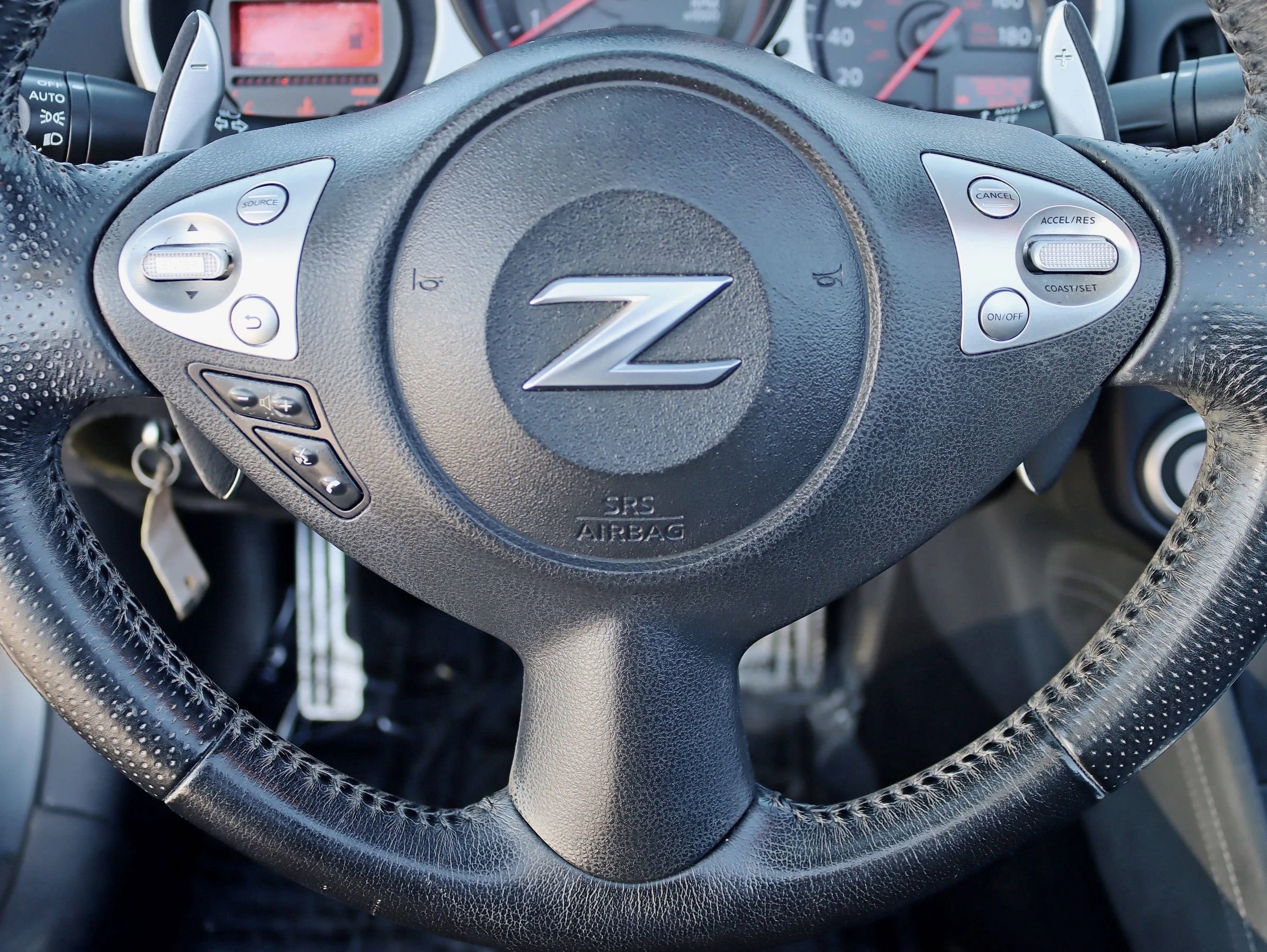 Used 2013 Nissan 370Z Touring RWD image 19