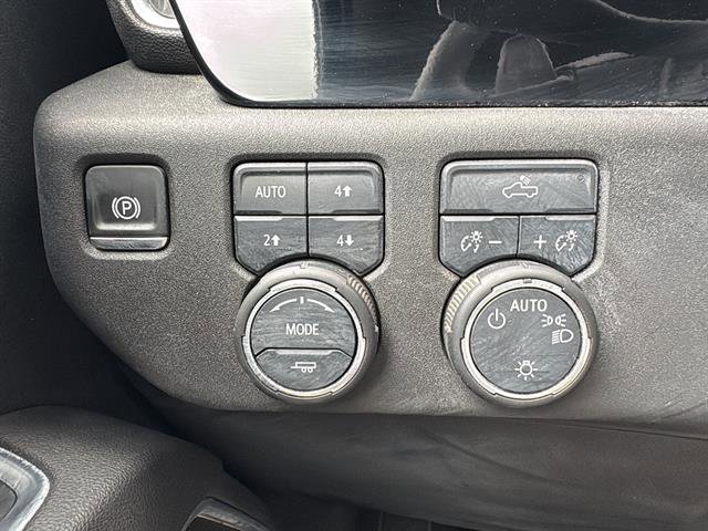 Used 2025 Chevrolet Silverado 1500 LT AWD/4WD image 20