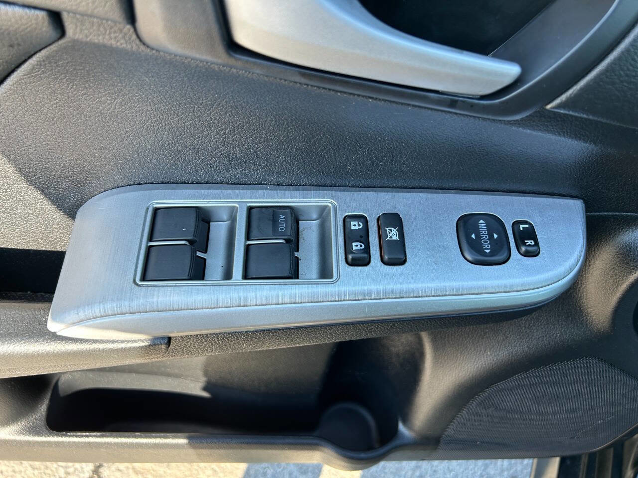Used 2014 Toyota Camry SE w/ Moonroof Package FWD image 24