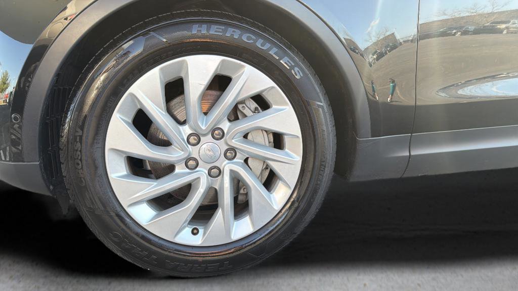 Used 2025 Land Rover Discovery S image 14