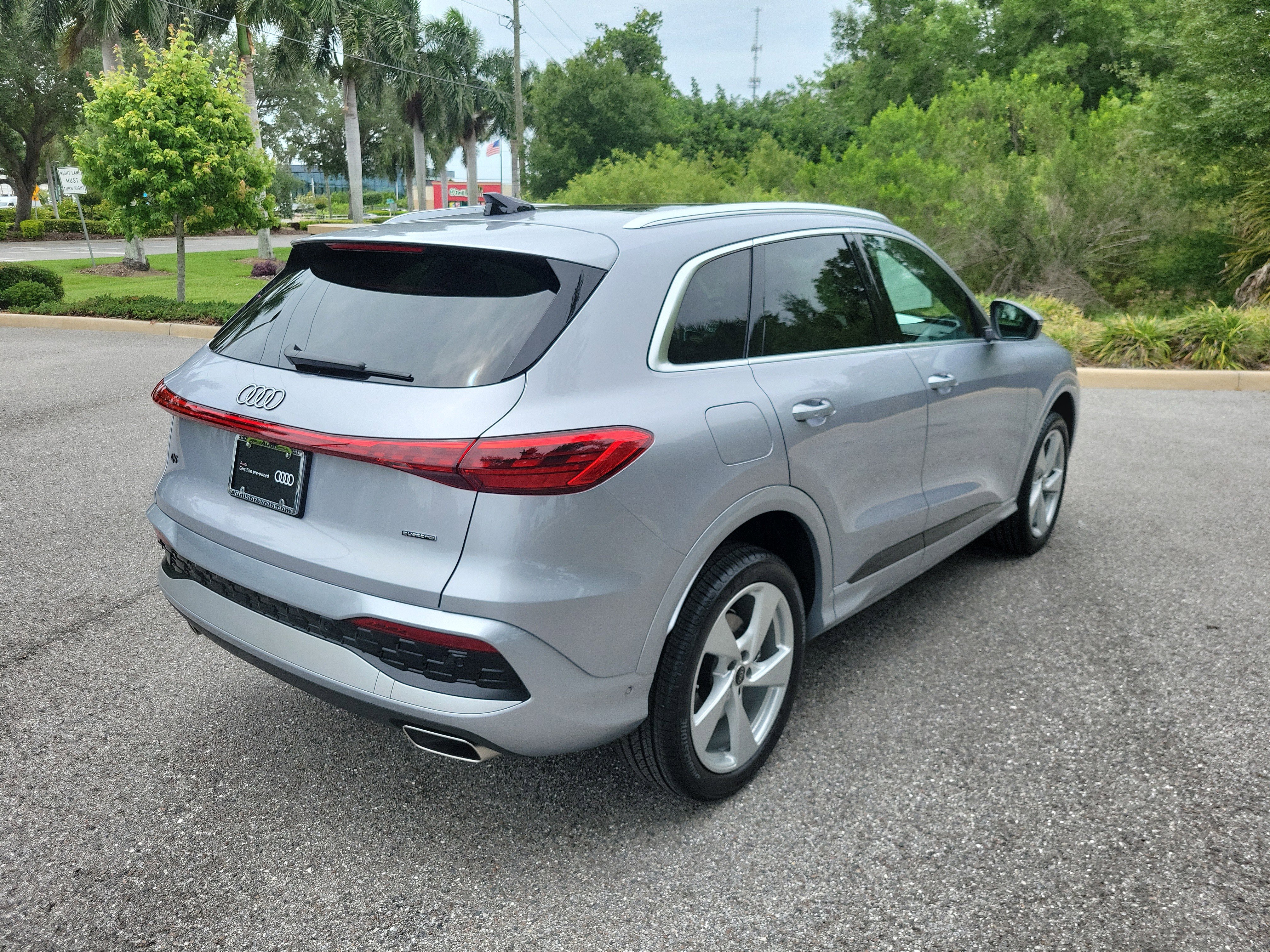 Certified 2025 Audi Q5 Premium Plus w/ Premium Plus AWD/4WD image 4