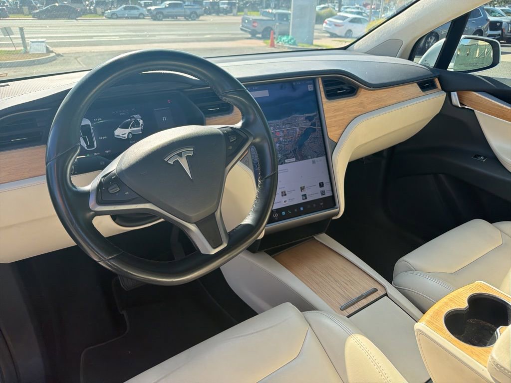 Used 2018 Tesla Model X image 12