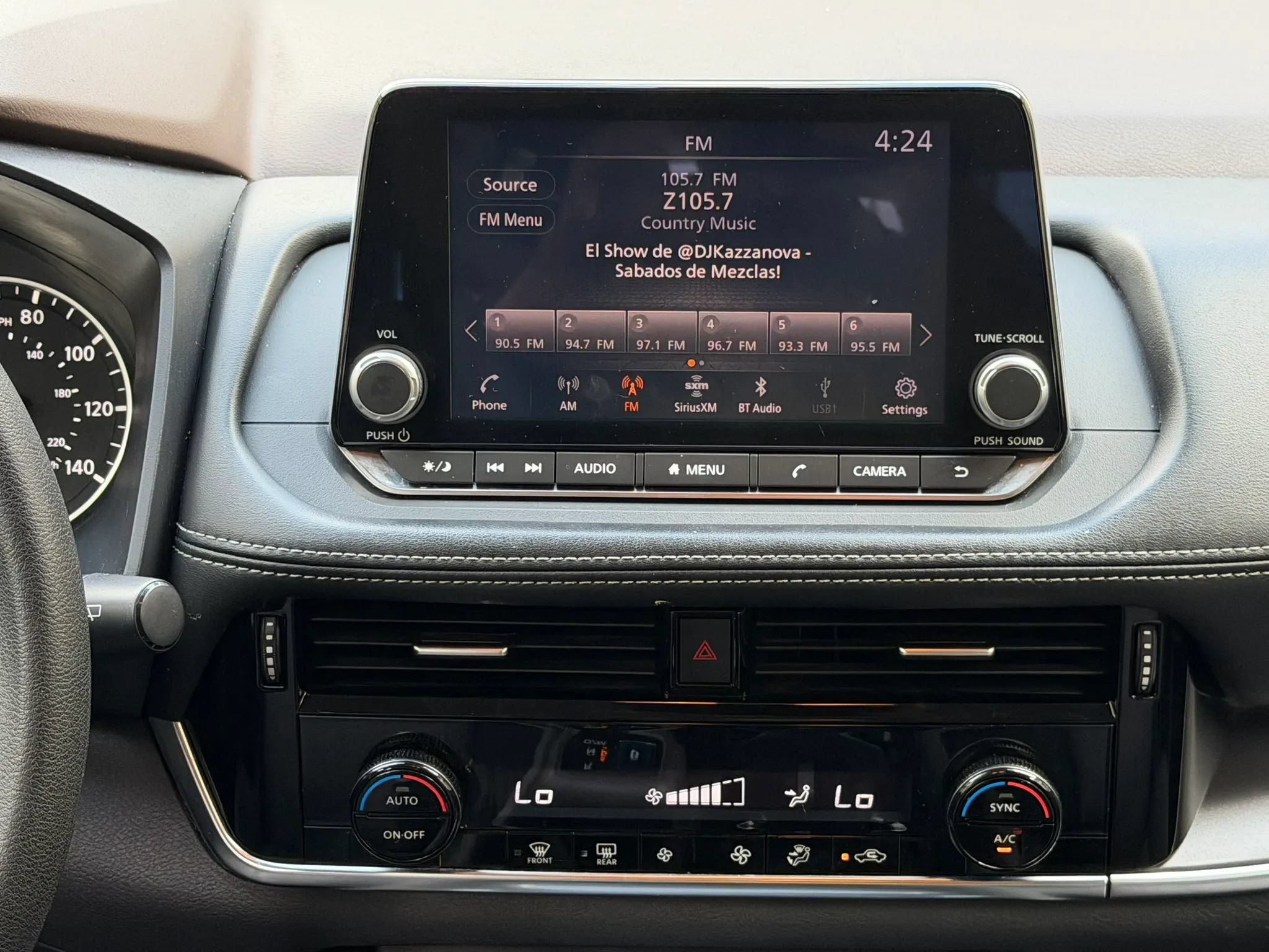 Used 2022 Nissan Rogue SV FWD image 15