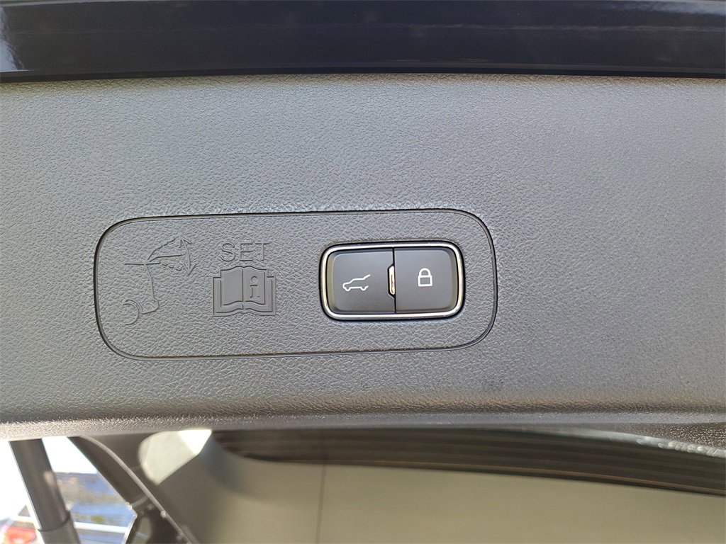 Certified 2023 Lincoln Aviator Reserve w/ Equipment Group 201A image 7