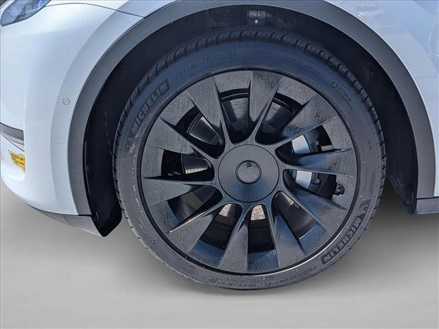 Used 2022 Tesla Model Y Long Range image 24