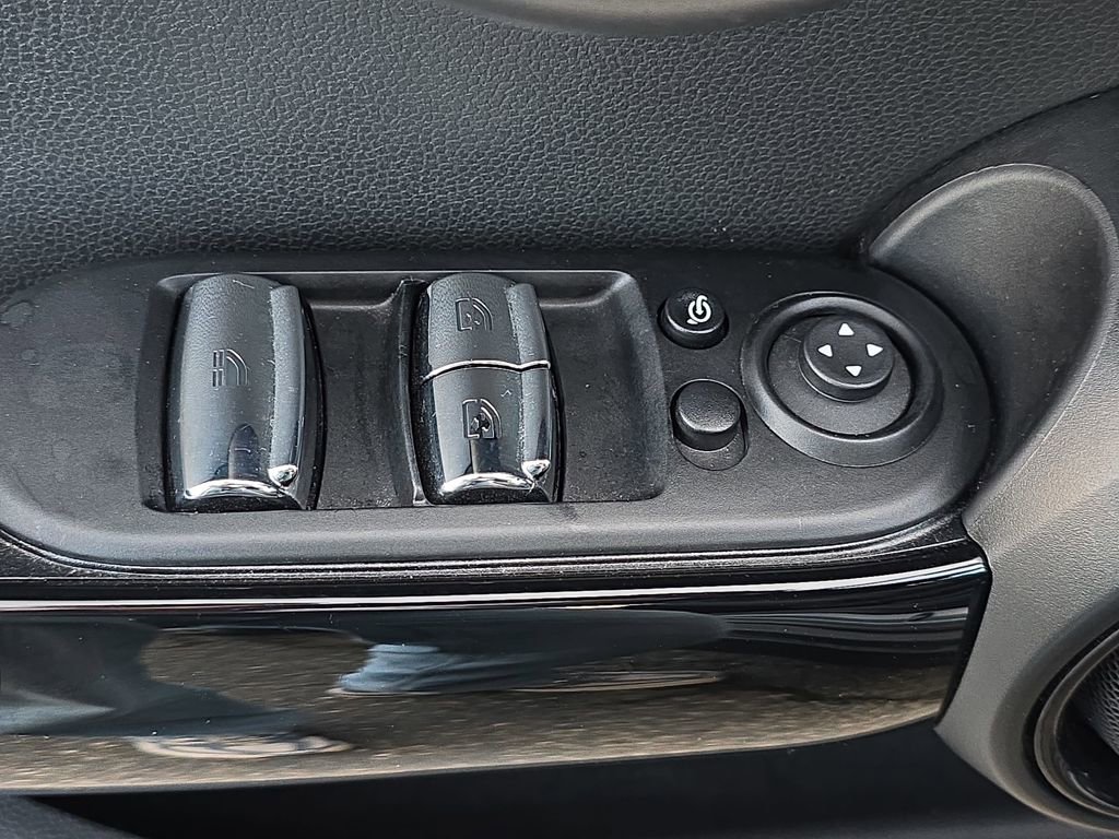 Used 2021 MINI Cooper S w/ Sidewalk Package image 30