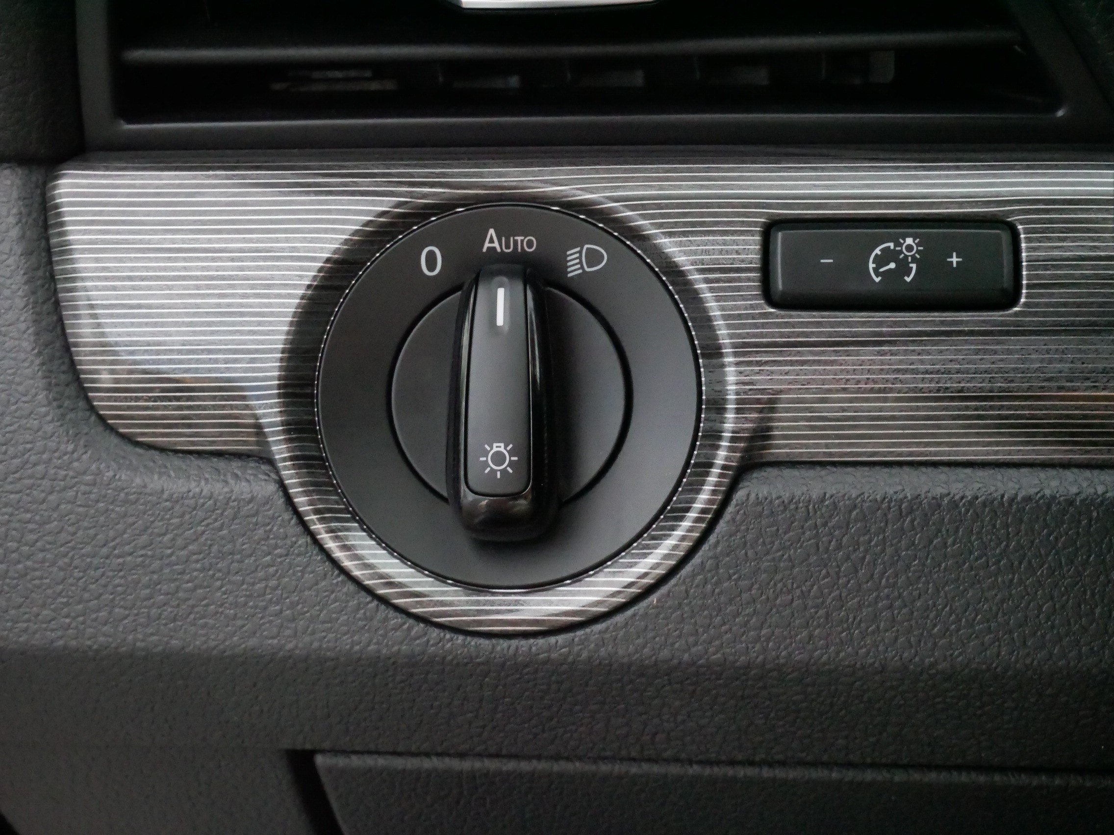 Certified 2020 Volkswagen Passat 2.0T R-Line FWD image 26