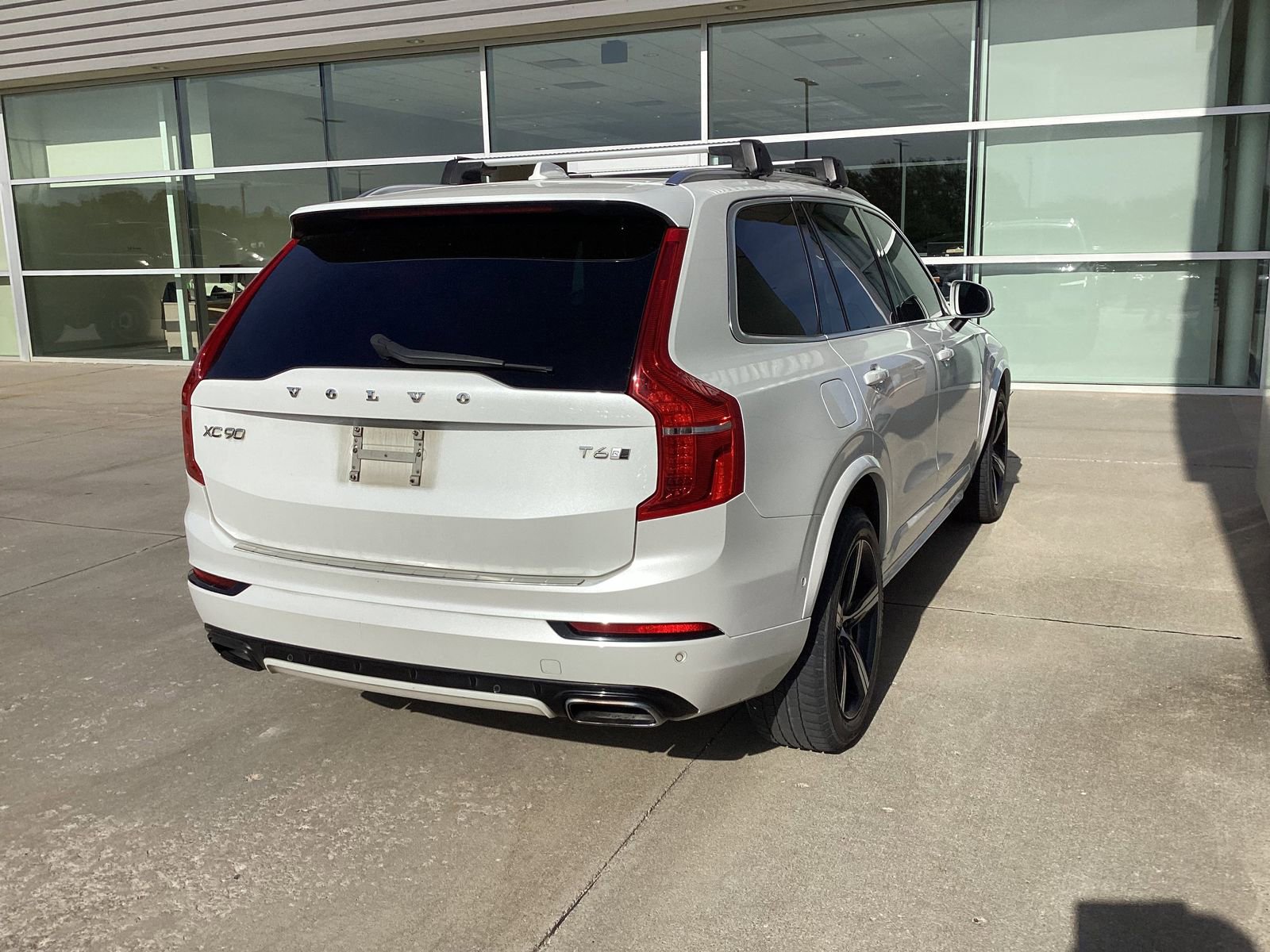 Used 2016 Volvo XC90 T6 R-Design w/ Protection Package Plus AWD/4WD image 3