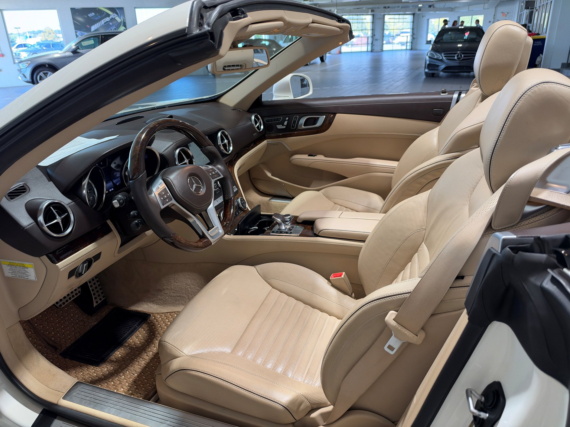 Used 2014 Mercedes-Benz SL 550 image 6