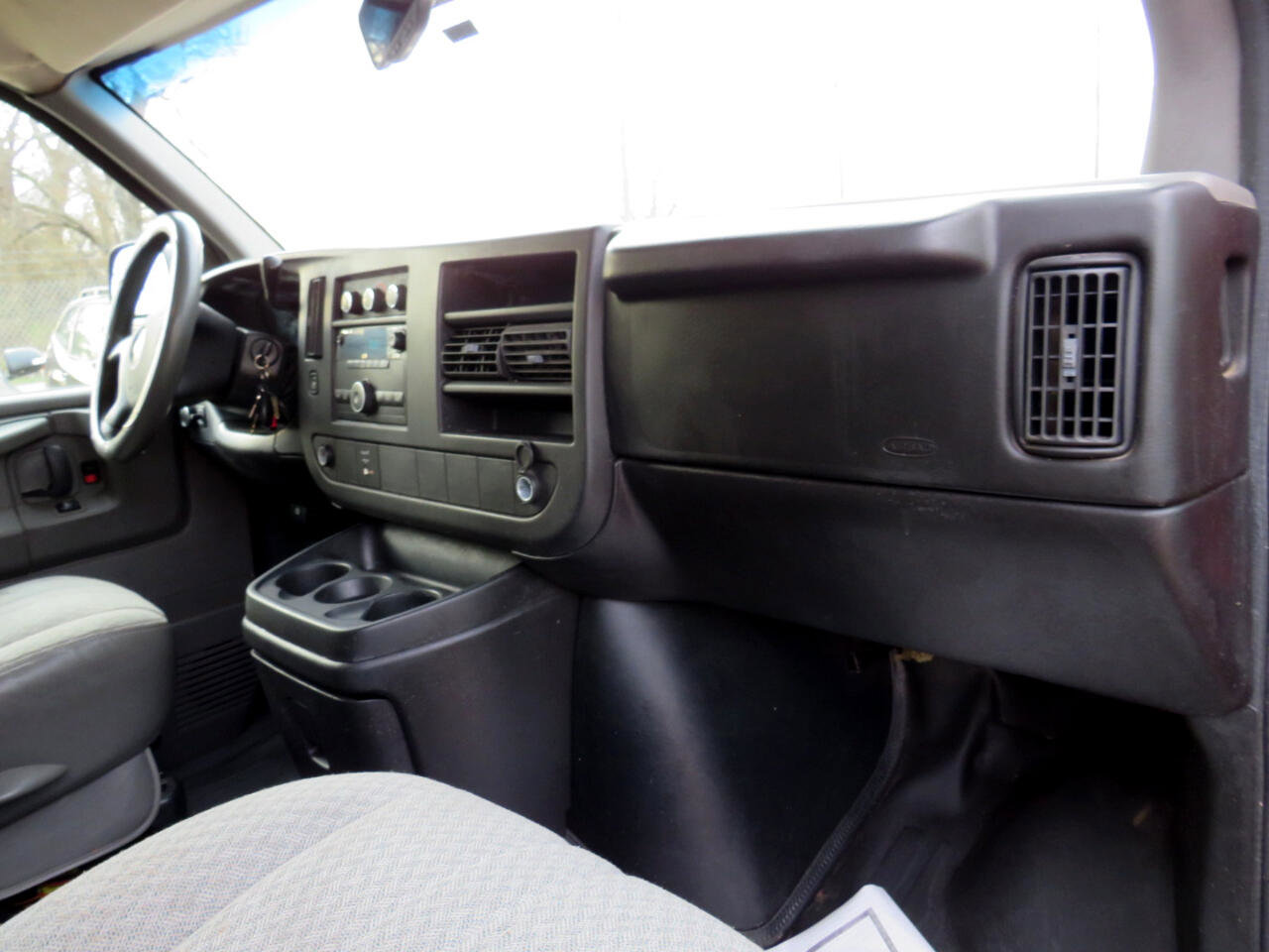 Used 2009 Chevrolet Express 2500 image 21