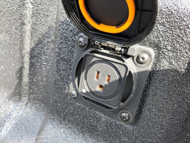 Used 2025 Chevrolet Colorado Z71 w/ Technology Package image 20