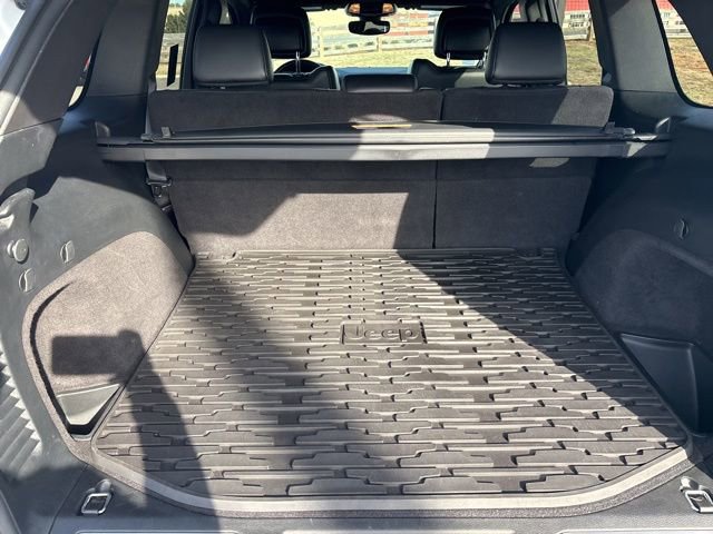 Used 2019 Jeep Grand Cherokee Limited image 11