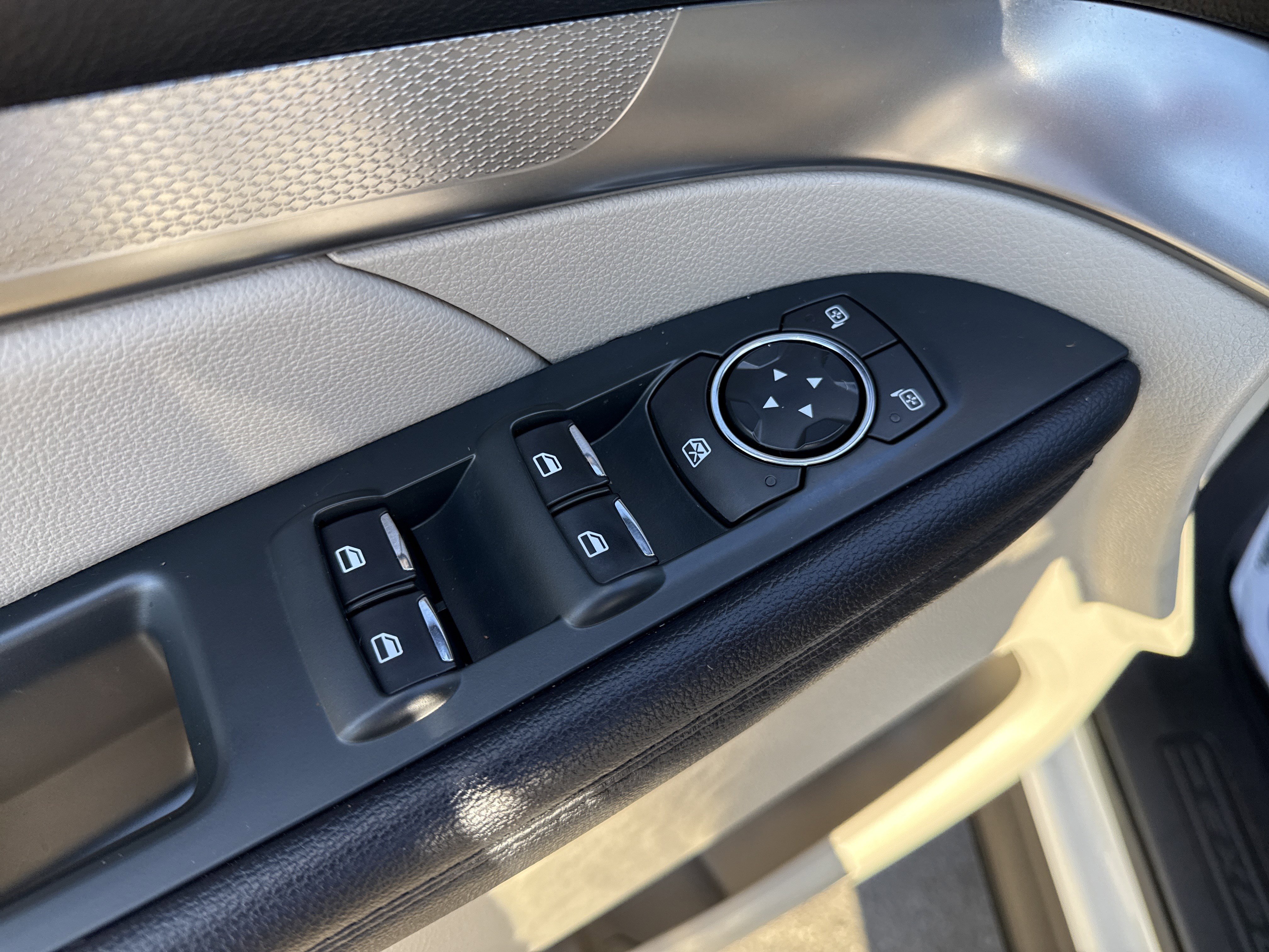 Used 2018 Ford Explorer XLT w/ Equipment Group 202A image 12