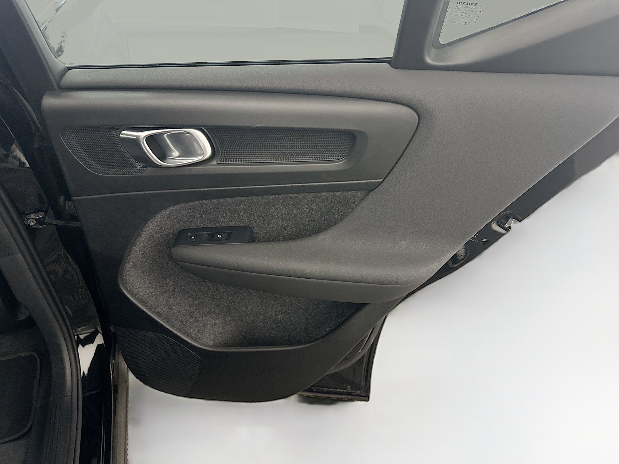 Used 2025 Volvo XC40 B5 Plus AWD/4WD image 32